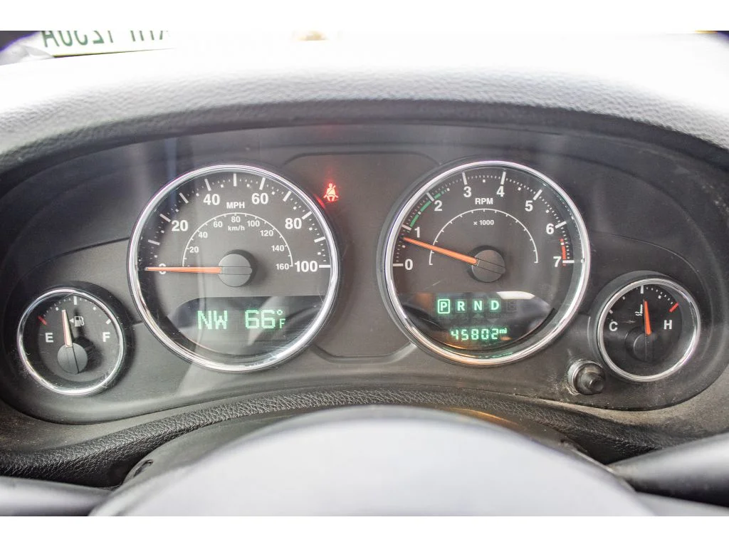 Used 2018 Granite Crystal Metallic Clearcoat Jeep Sport S image 34