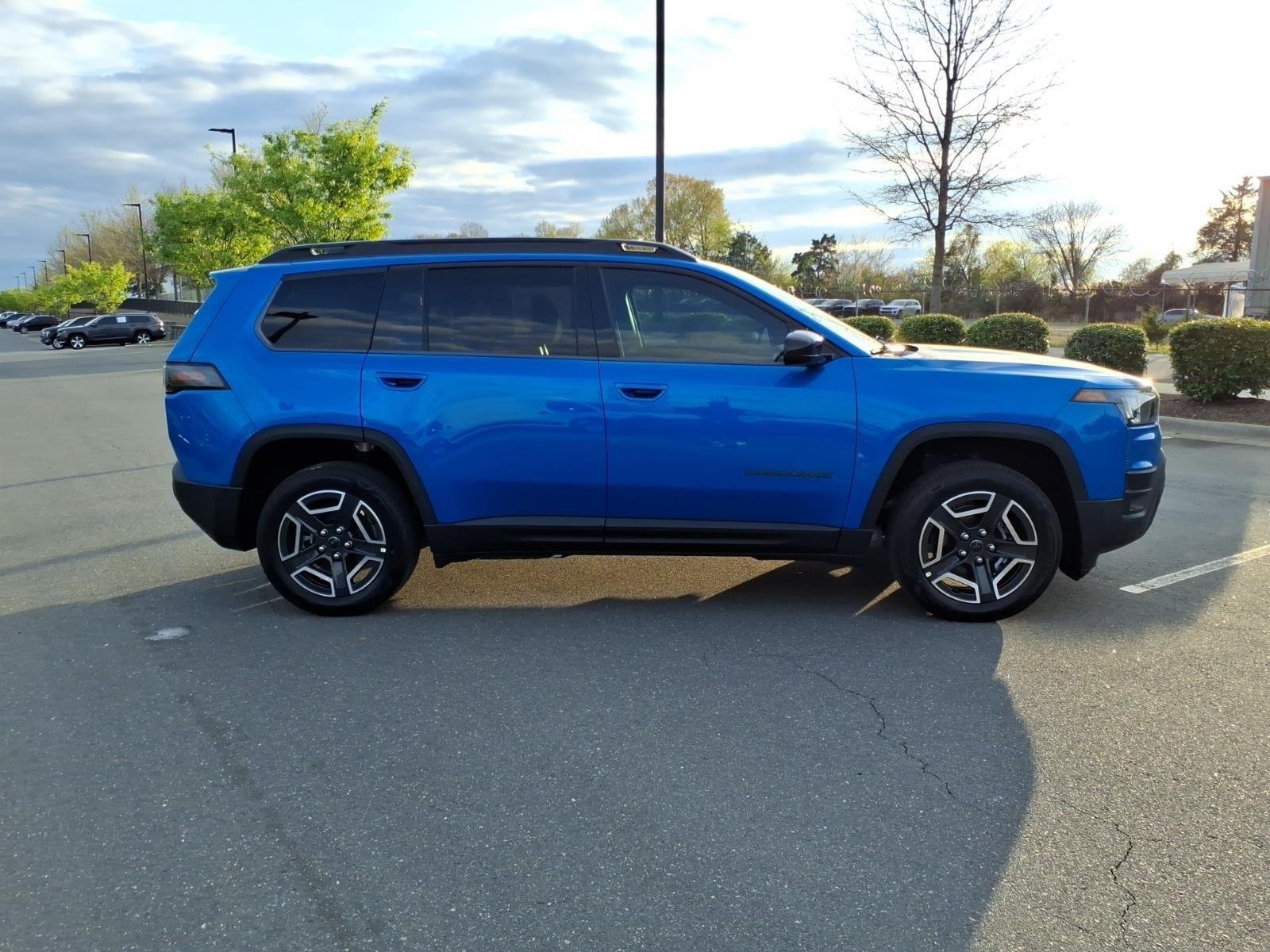 New 2026 Hydro Blue Pearl-Coat Exterior Paint Jeep Laredo image 10