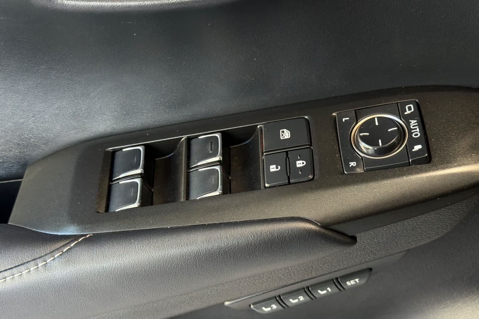 Used 2020 Atomic Silver Lexus  image 13
