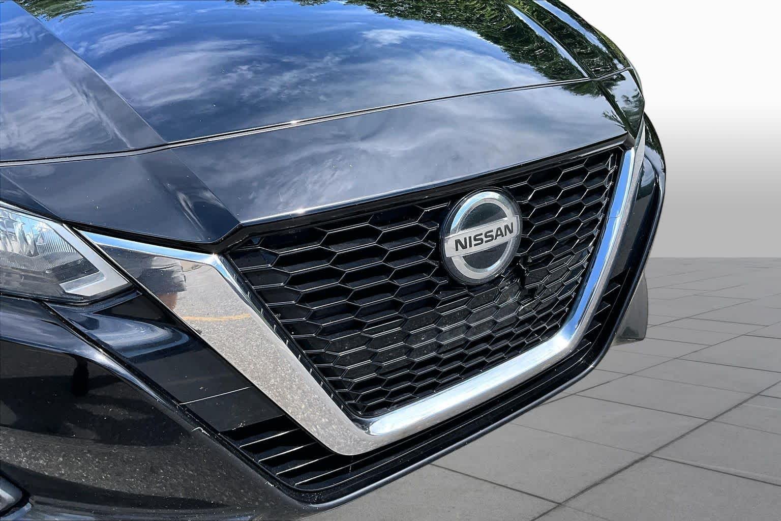 Used 2019 Super Black Nissan 2.5 S image 29
