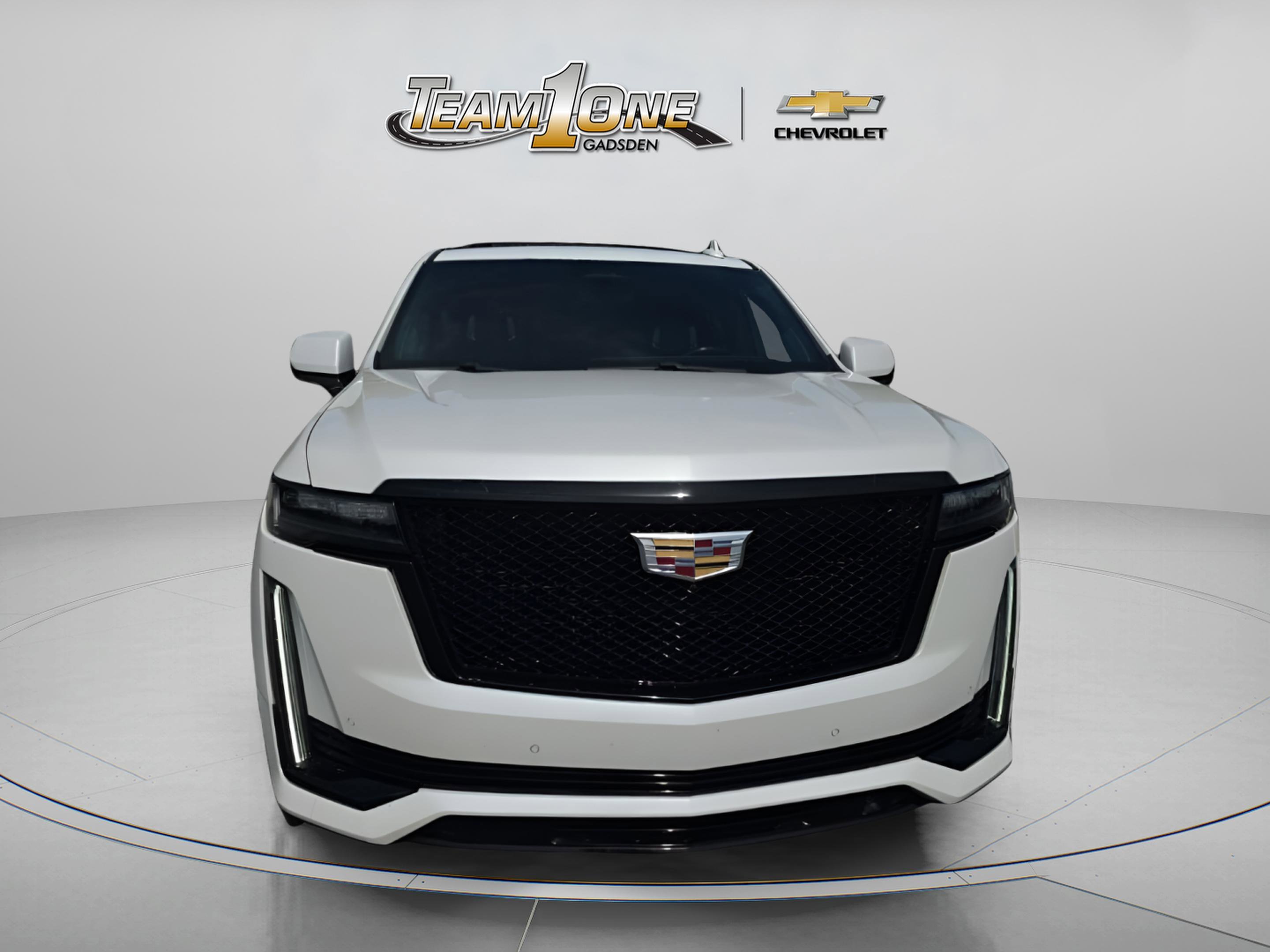Used 2021 CRYSTAL WHITE TRICOAT Cadillac Sport Platinum image 2