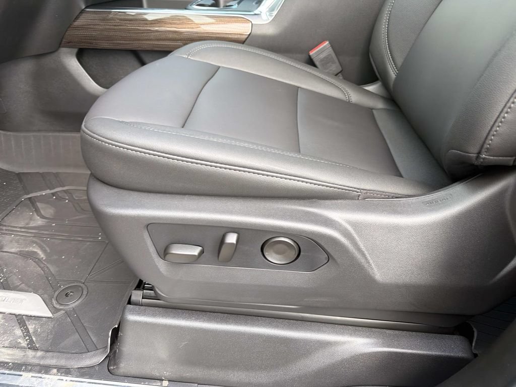 New 2026 Lakeshore Blue Metallic Chevrolet LT image 18