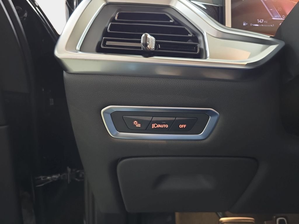 New 2027 Black Sapphire Metallic BMW xDrive40i image 24