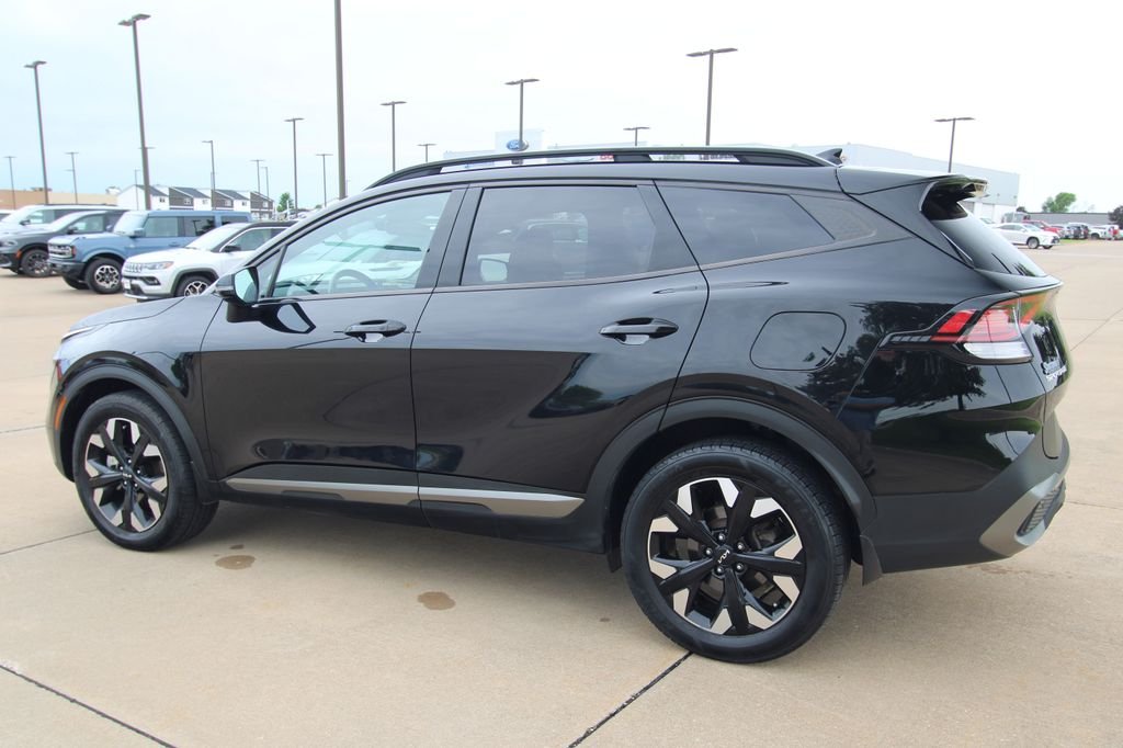 Used 2023 Black Kia X-Line image 16
