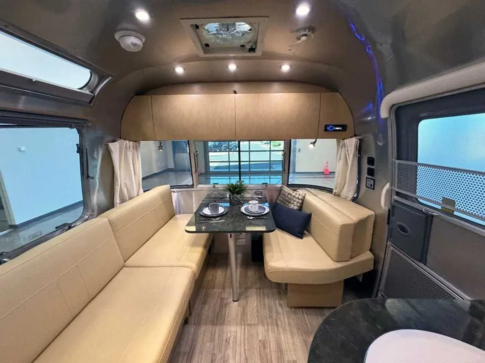 Used 2014 SILVER AIRSTREAM  image 31