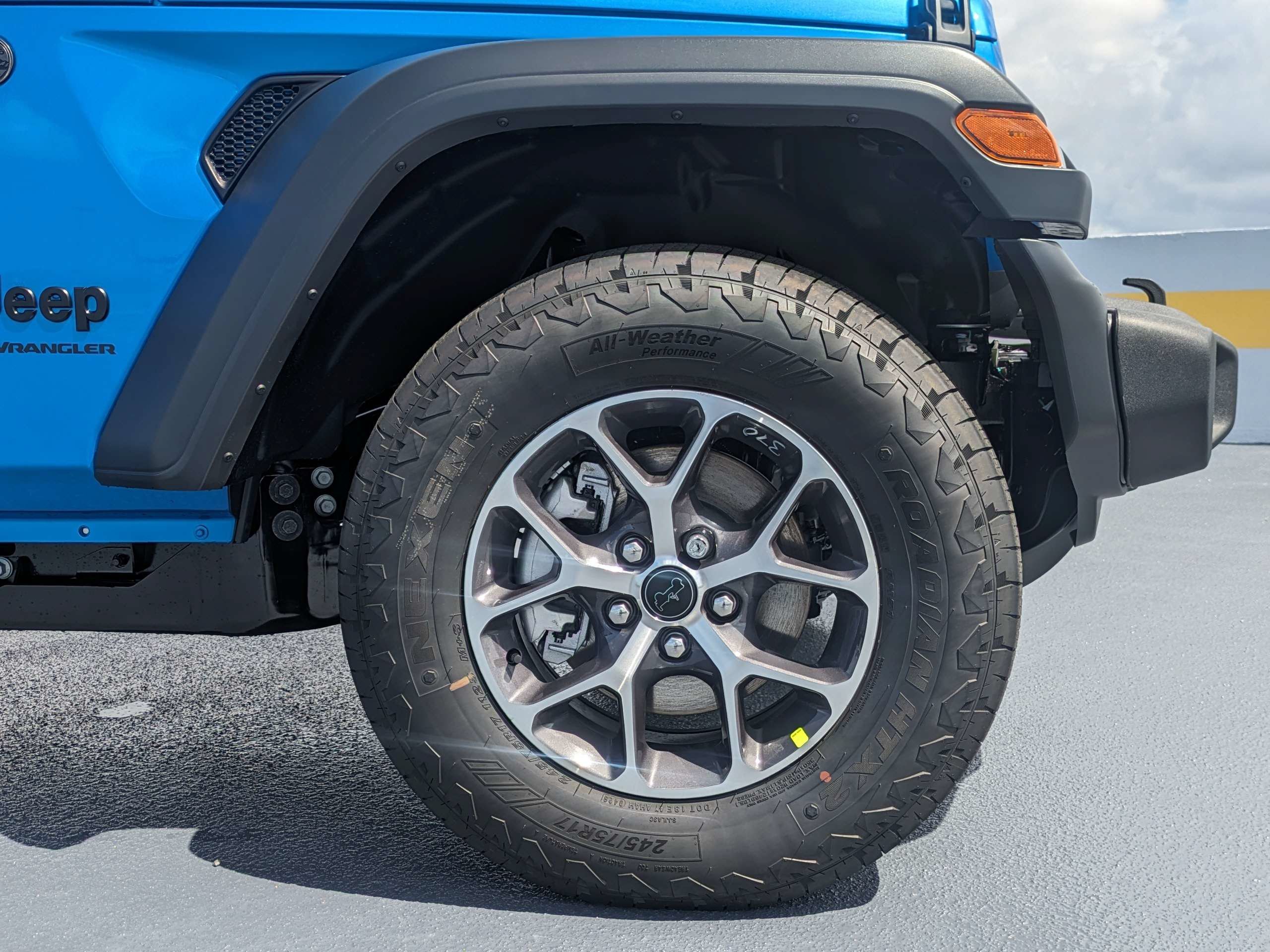New 2026 Hydro Blue Pearl-Coat Exterior Paint Jeep Sport S image 10