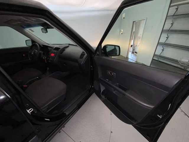 Used 2013 Gray Kia Base image 22