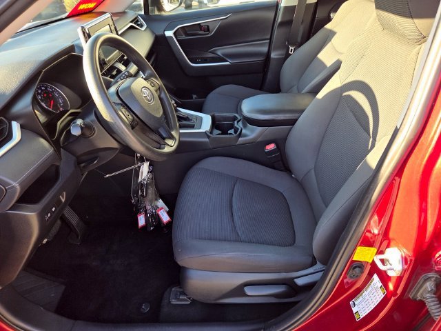 2019 Toyota RAV4 LE - Photo 10