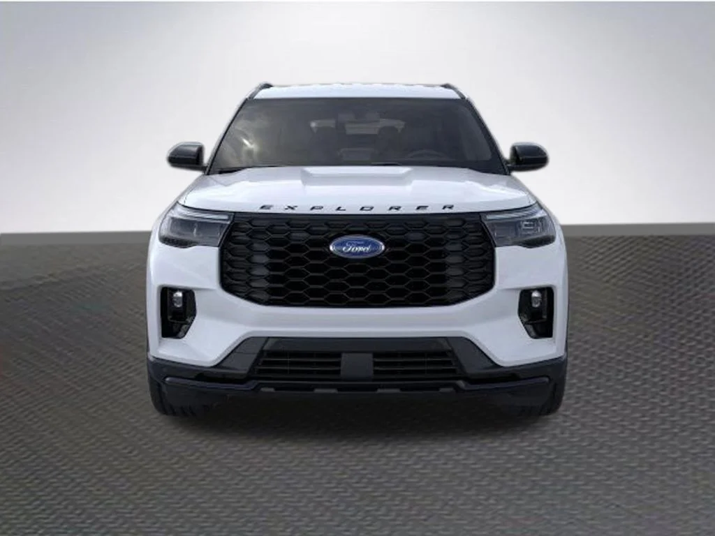 New 2026 Space White Metallic Ford ST-Line image 6