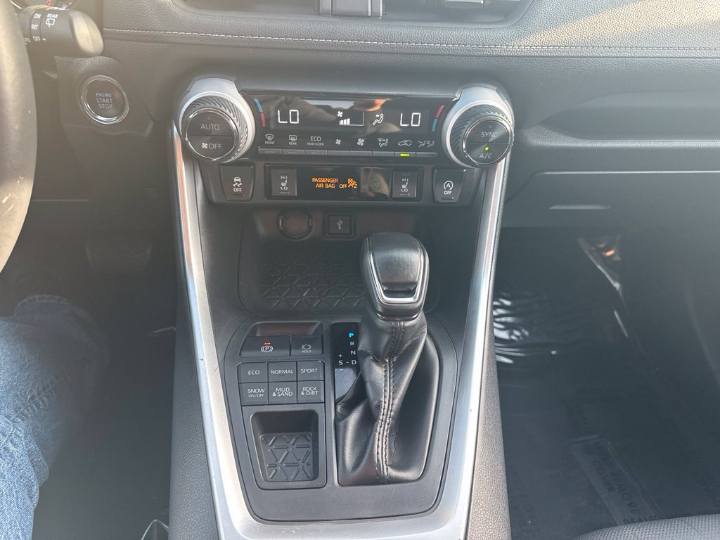 2020 Toyota RAV4 XLE - Photo 18