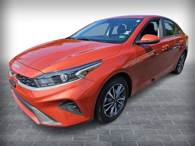 Used 2023 Red Kia LXS image 3