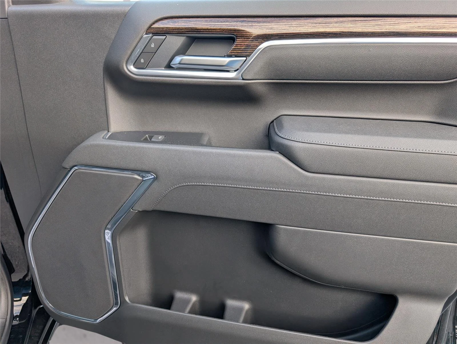 New 2026 Onyx Black GMC Elevation image 15