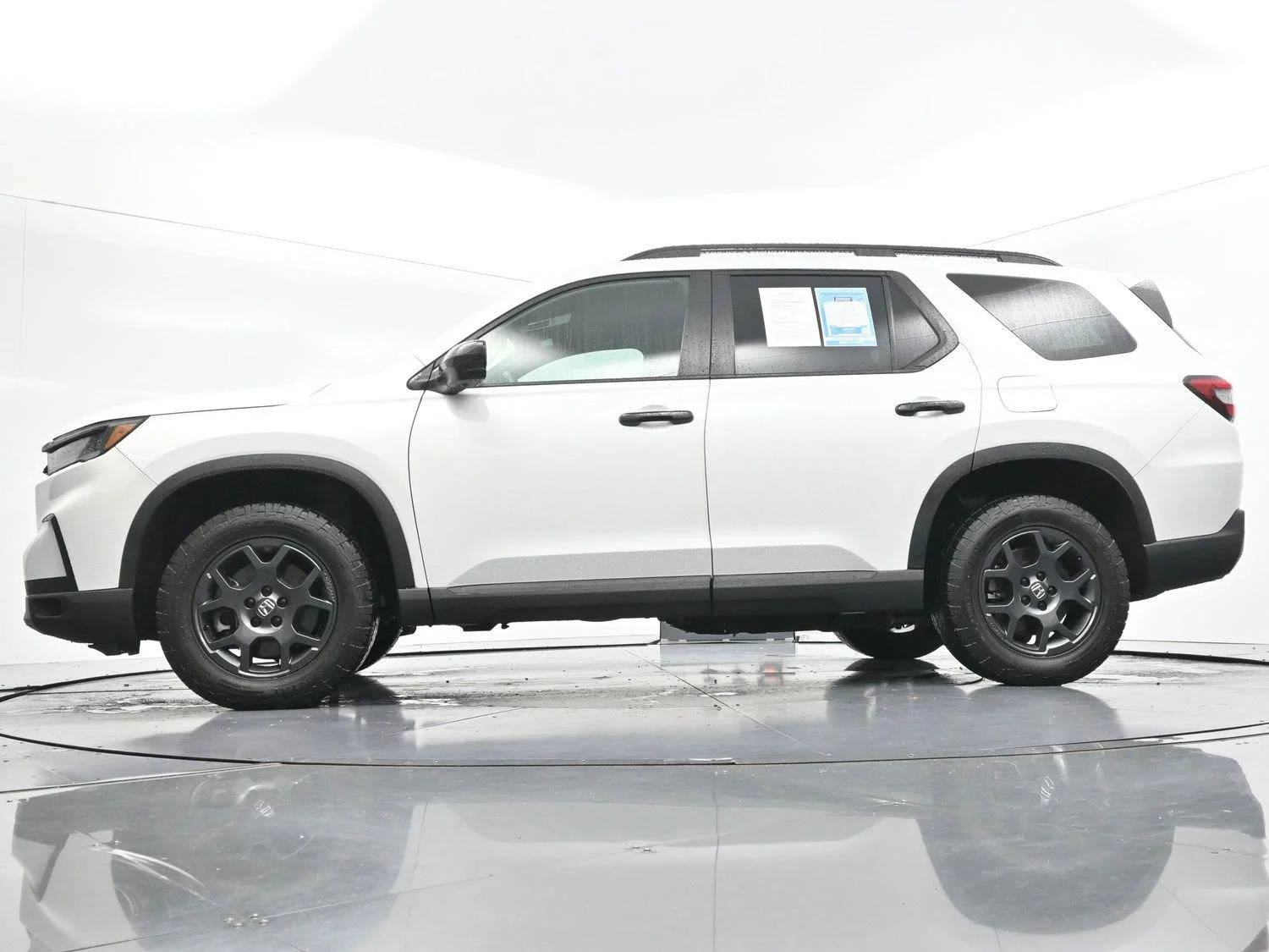 Used 2024 Platinum White Pearl Honda TrailSport image 57