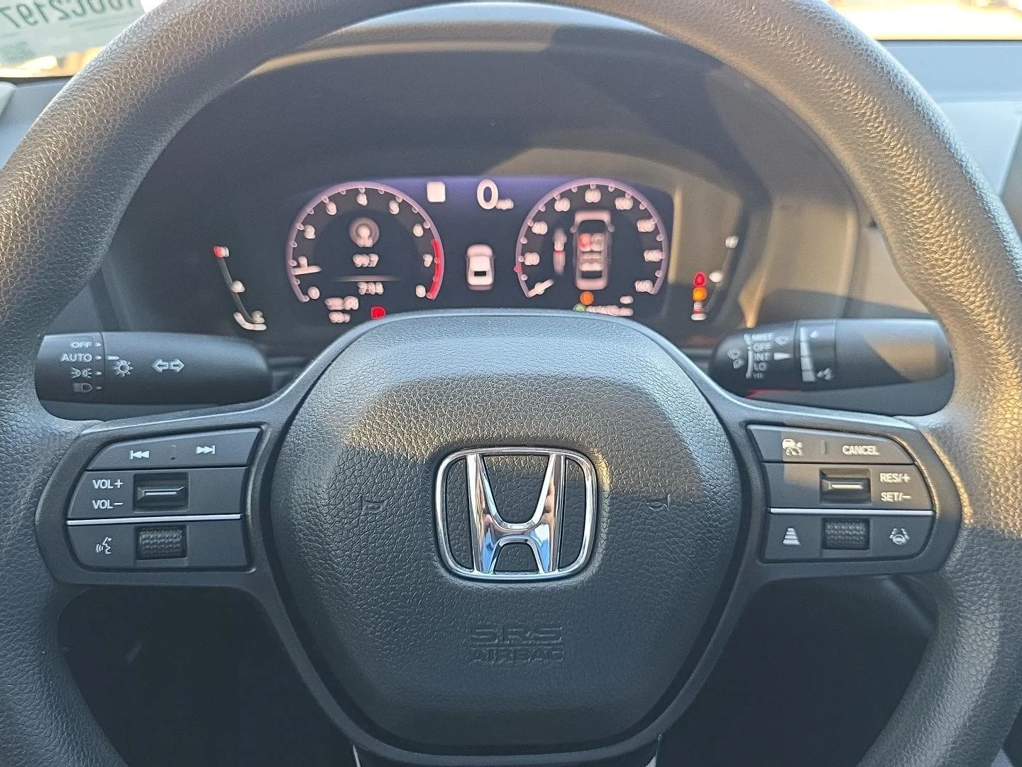 Used 2025 Platinum White Pearl Honda SE image 11