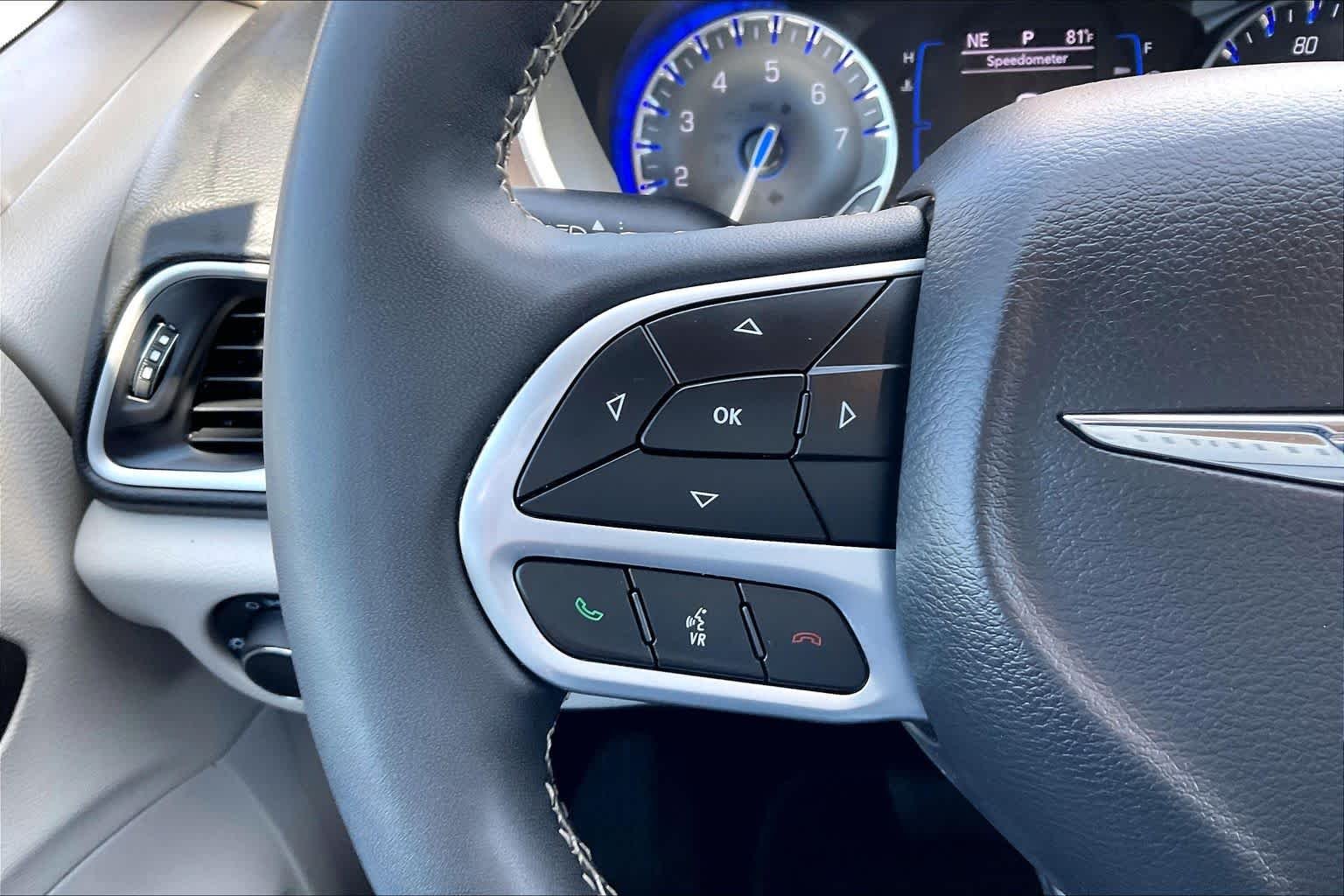Used 2024 Silver Mist Clearcoat Chrysler LX image 22