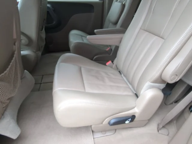 Used 2013 Red Chrysler Touring image 23