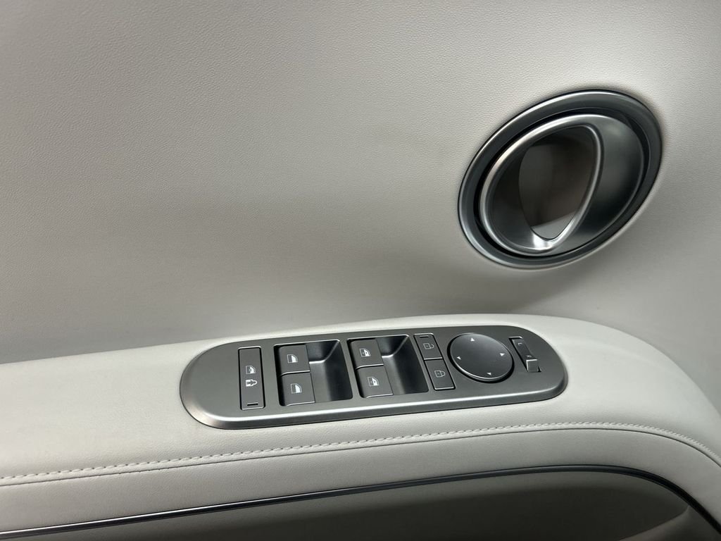 New 2026 Silver Metallic Hyundai SEL 8P image 15