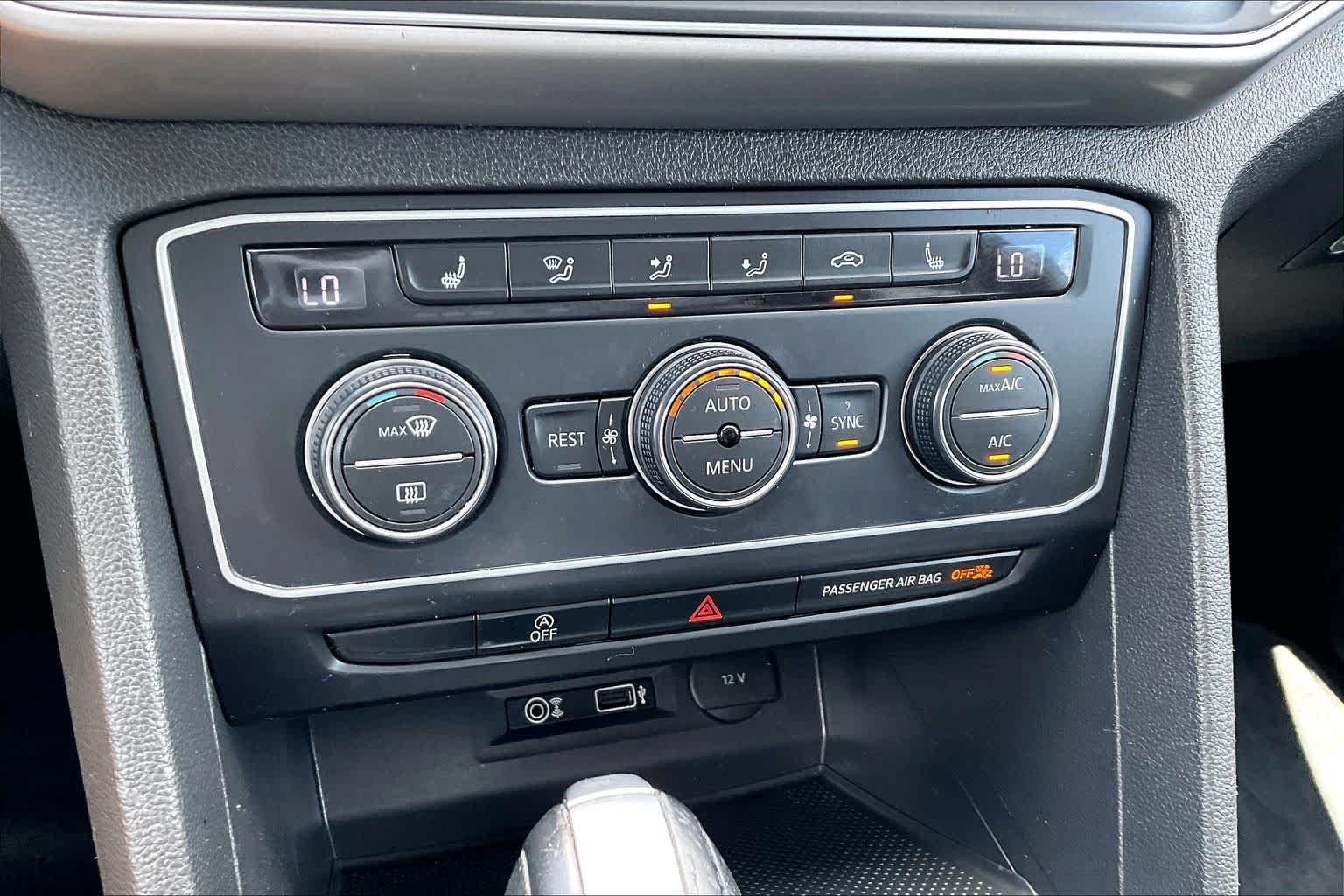 Used 2019 Pure White Volkswagen 3.6L V6 SE w/Technology image 31