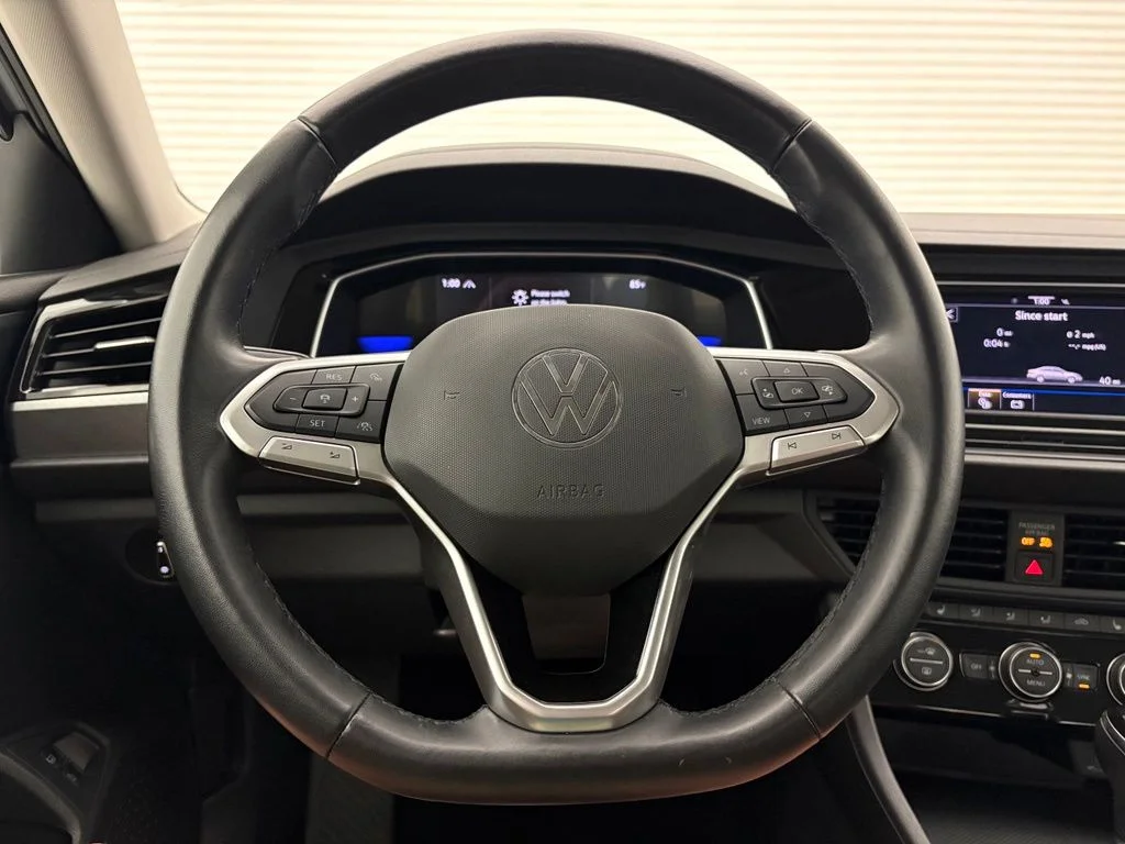 Used 2024 Silver Volkswagen 1.5T SE image 4