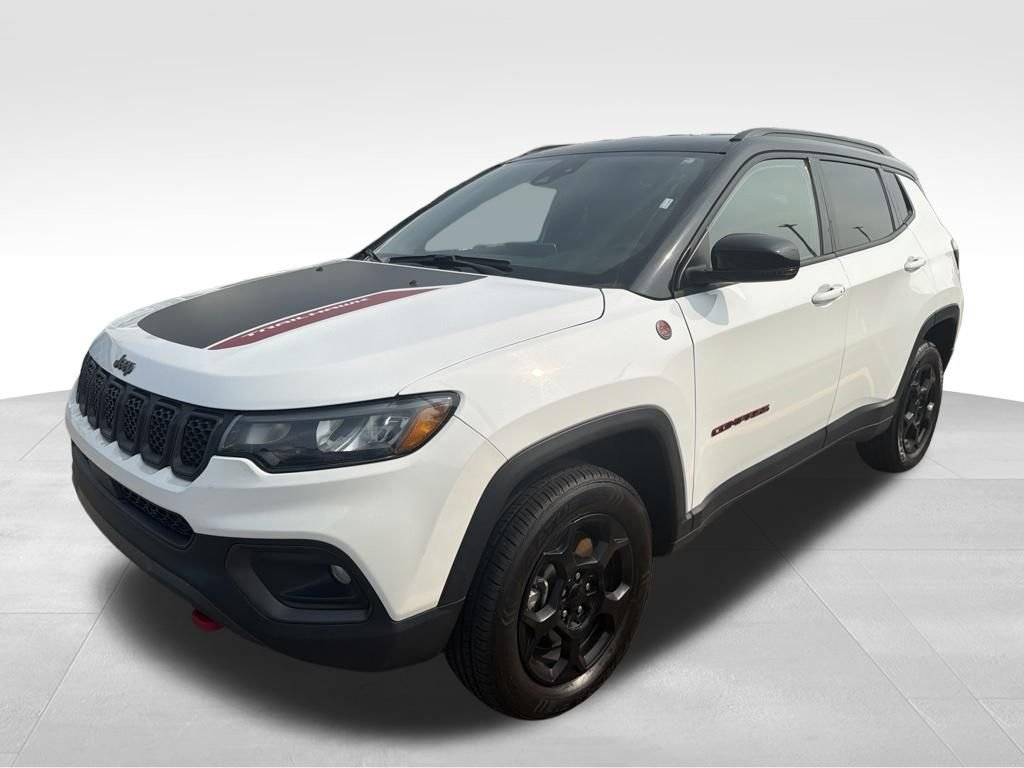 Used 2024 White Jeep Trailhawk image 4