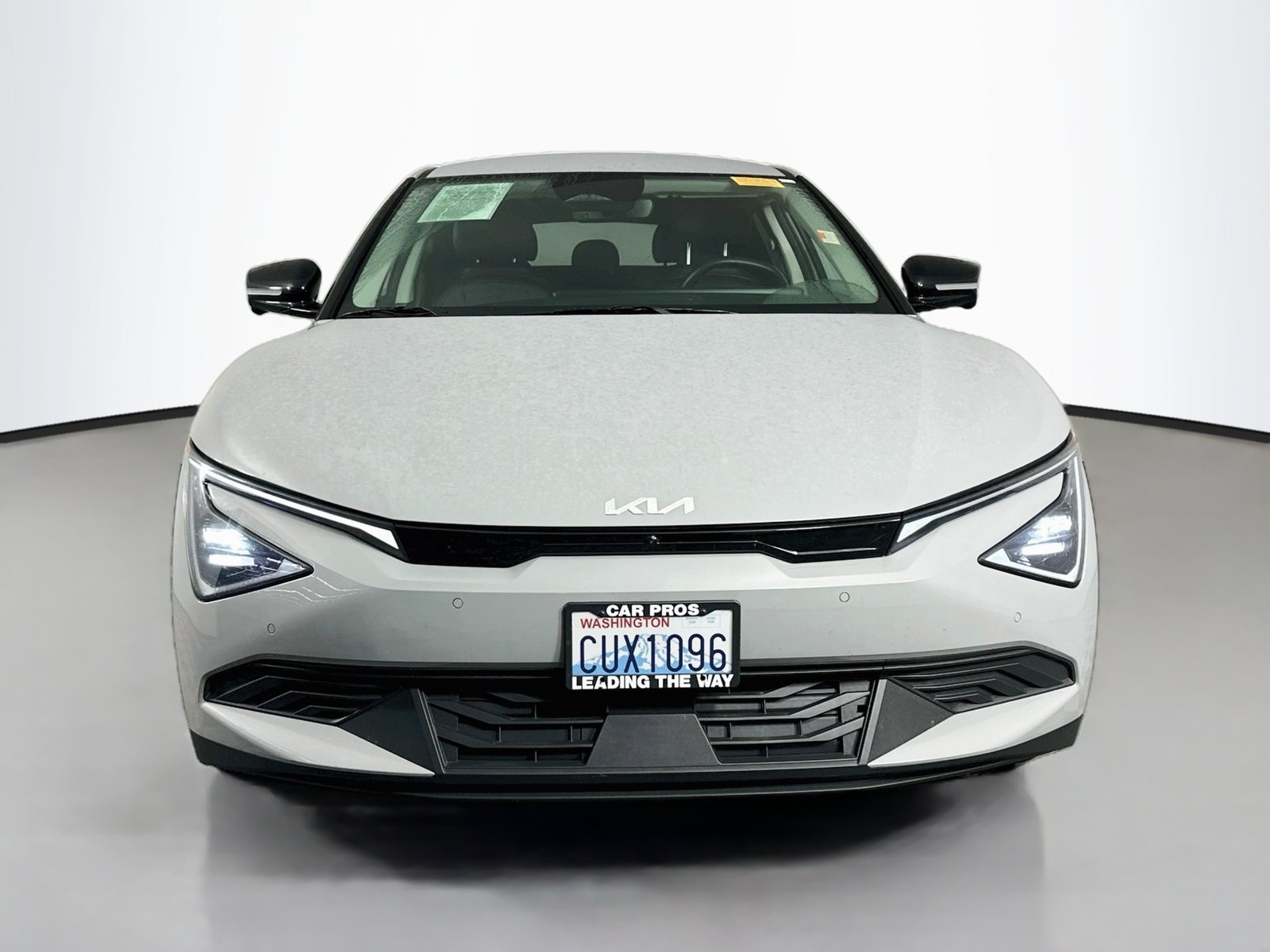 Used 2025 Wolf Gray Kia Light image 1
