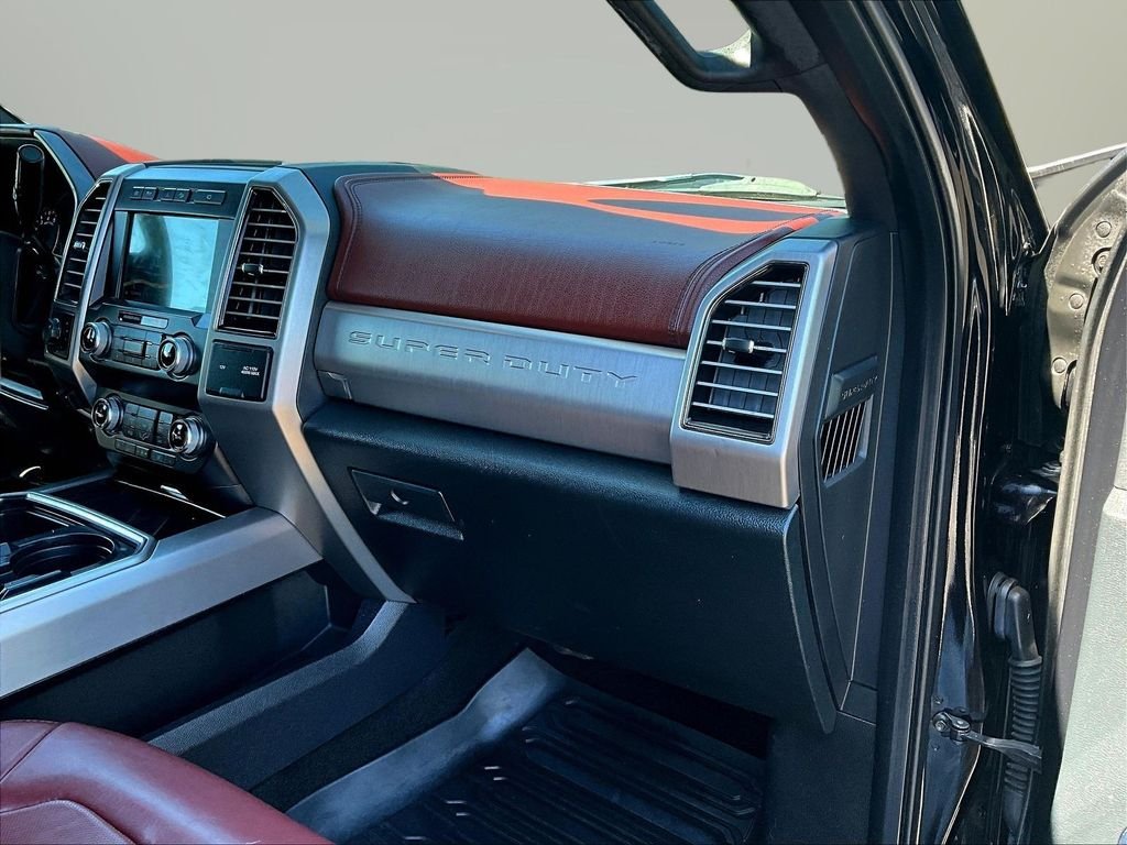 Used 2019 Black Ford Platinum image 27