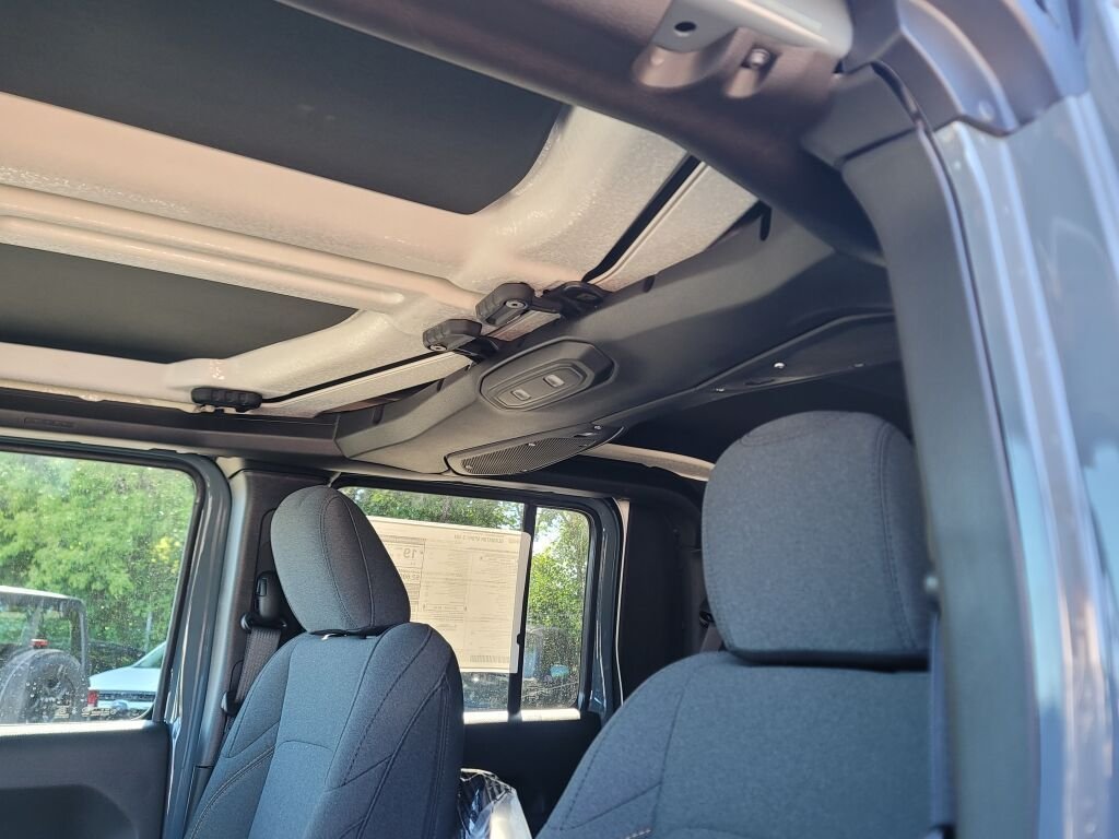 New 2026 Anvil Clear-Coat Exterior Paint Jeep Sport S image 23