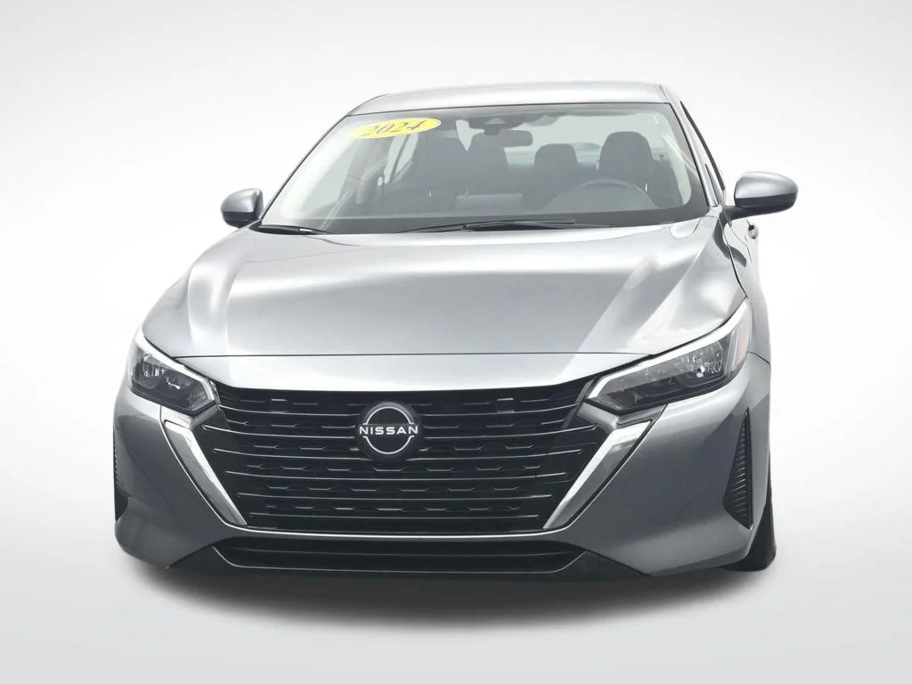 Used 2024 Gray Nissan SV image 2