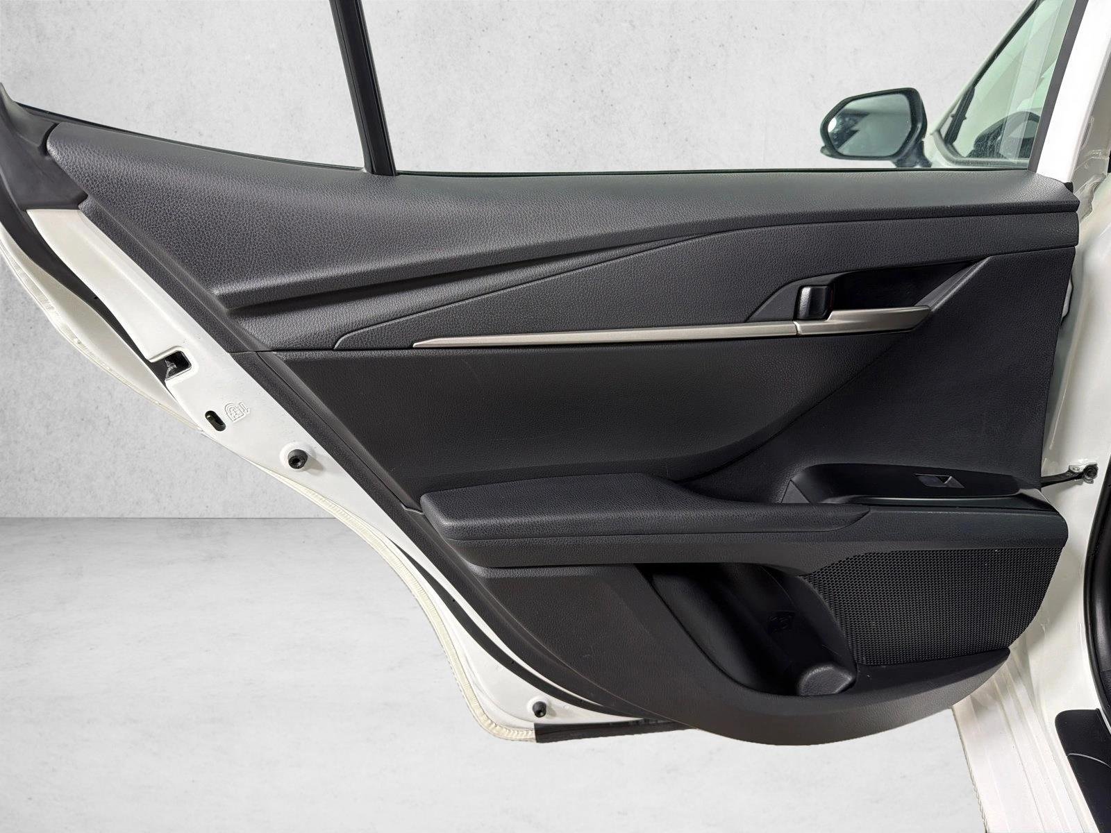 Used 2025 Ice Cap Toyota LE image 21