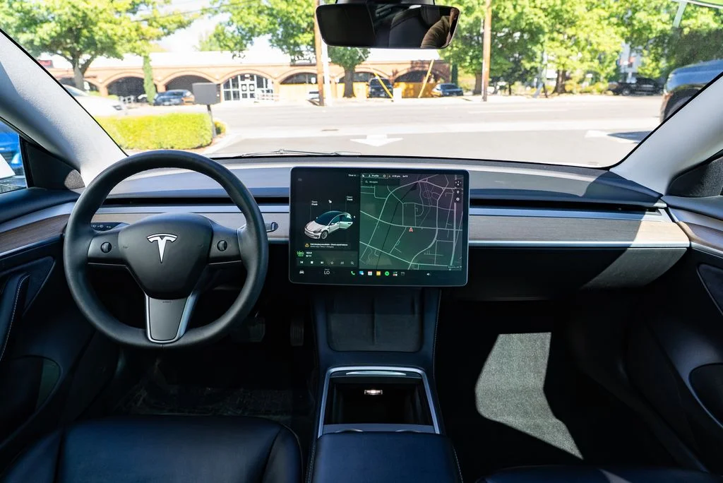 Used 2022 White Tesla Long Range image 9