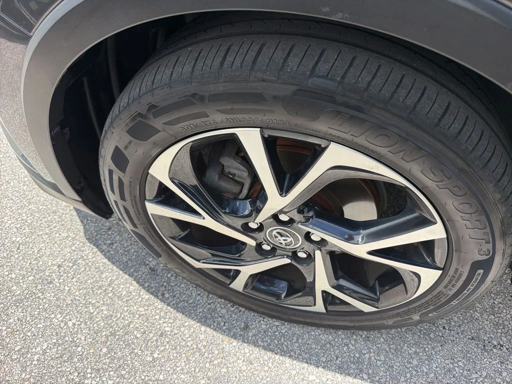 Used 2019 Magnetic Gray Metallic Toyota XLE image 8
