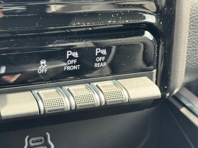 New 2026 Serrano-Green Metallic Exterior Paint RAM Laramie image 22