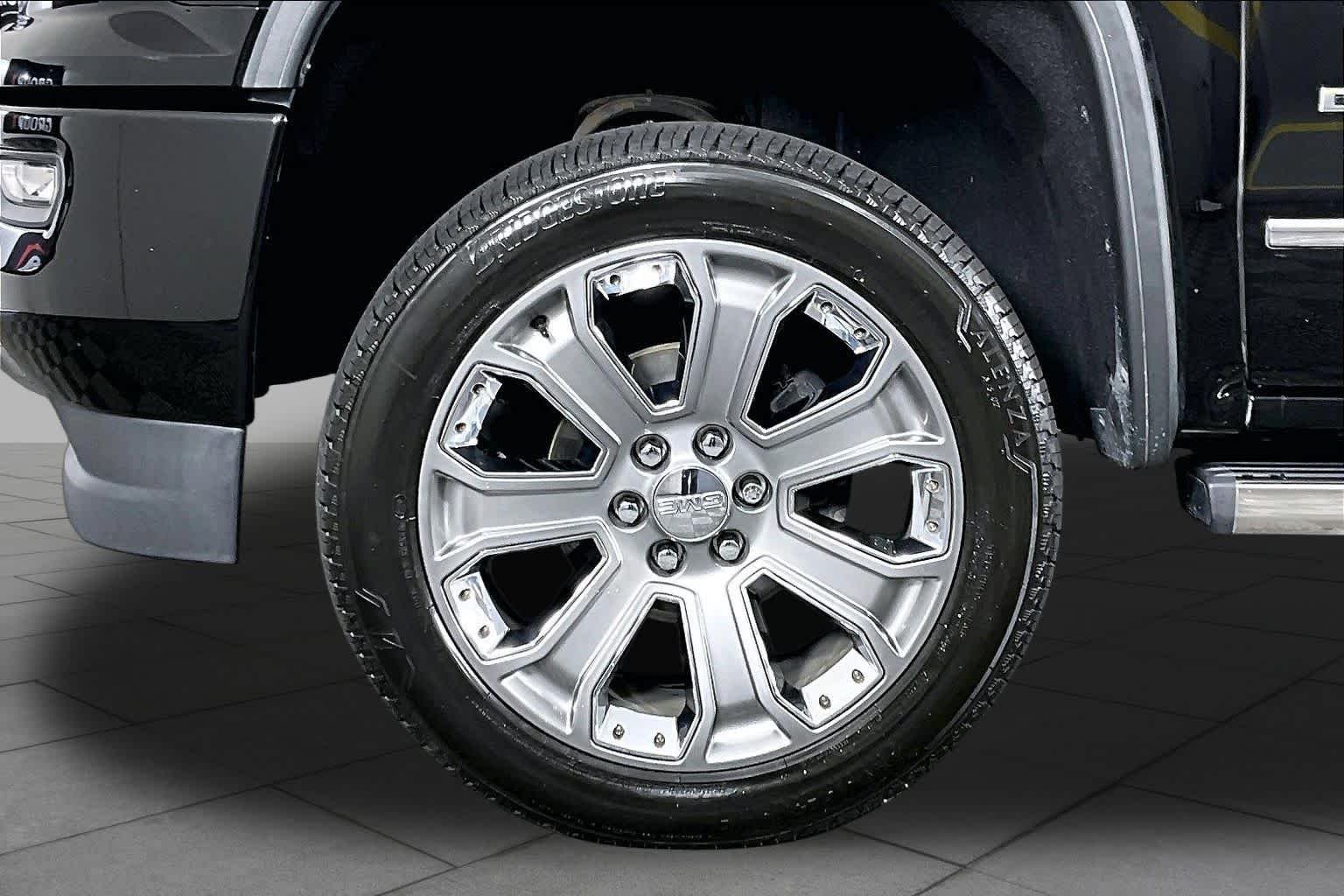 Used 2018 Onyx Black GMC Denali image 10