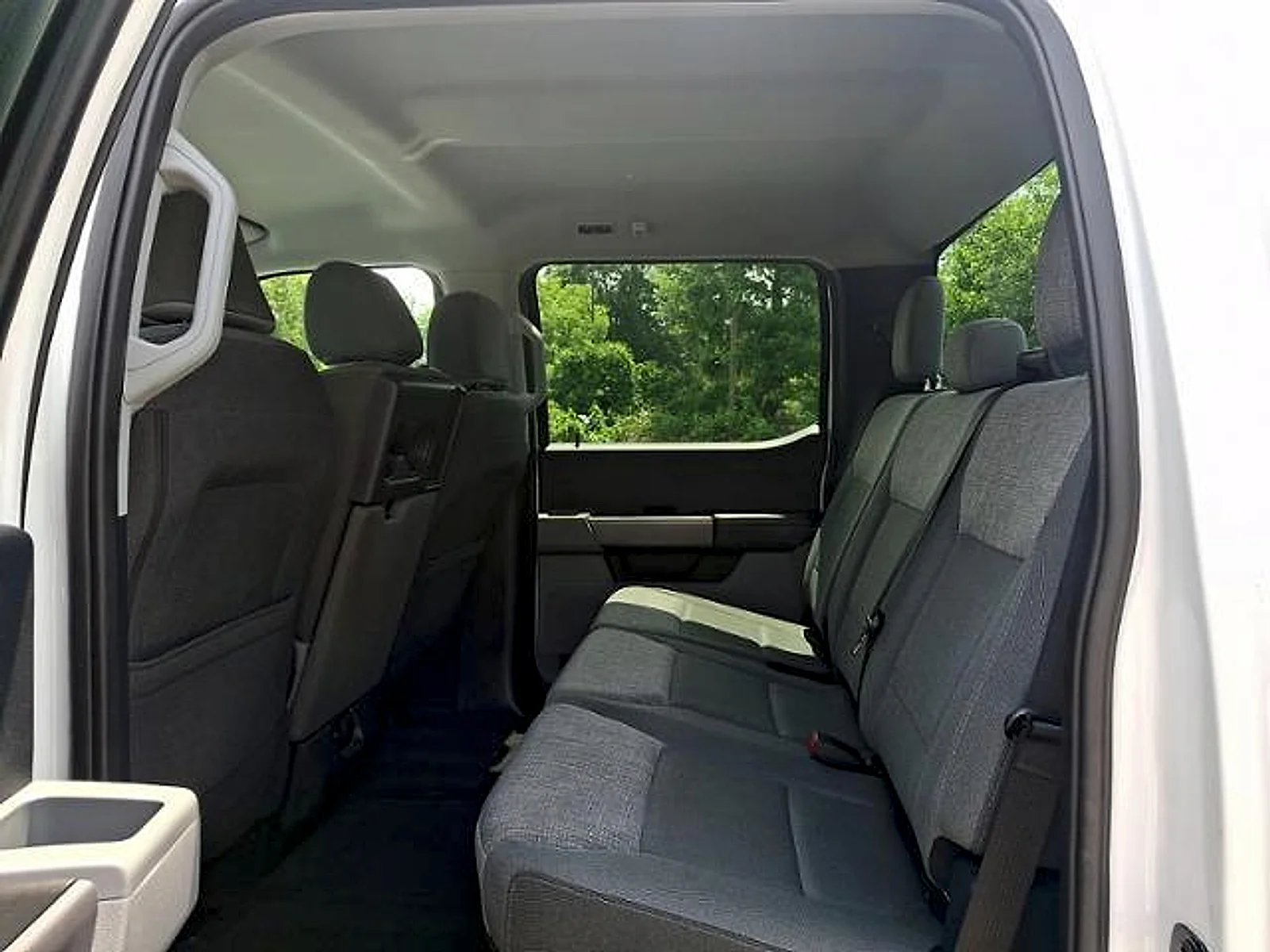 Used 2025 Oxford White Ford XLT image 11