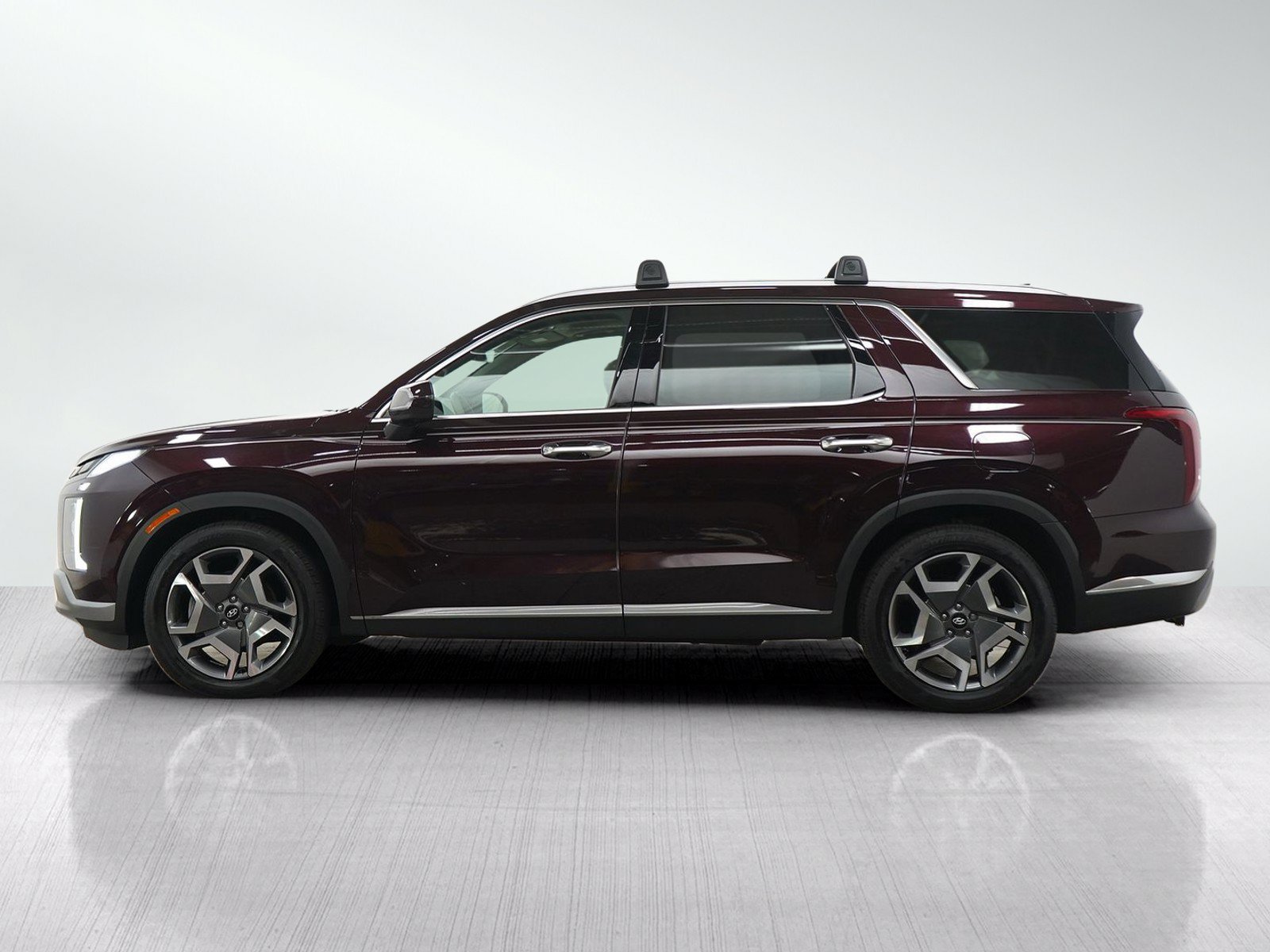 Used 2024 Hyundai Palisade Limited with VIN KM8R5DGE2RU699814 for sale in Minneapolis, Minnesota