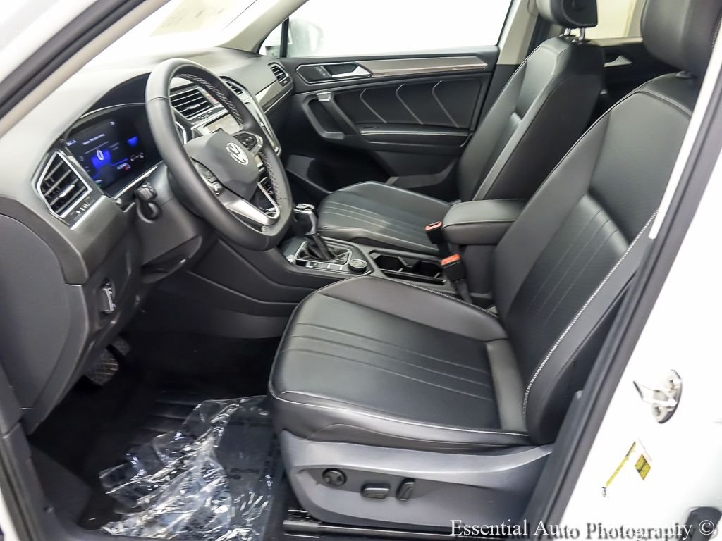 Certified Used 2022  Volkswagen 2.0T SE image 9