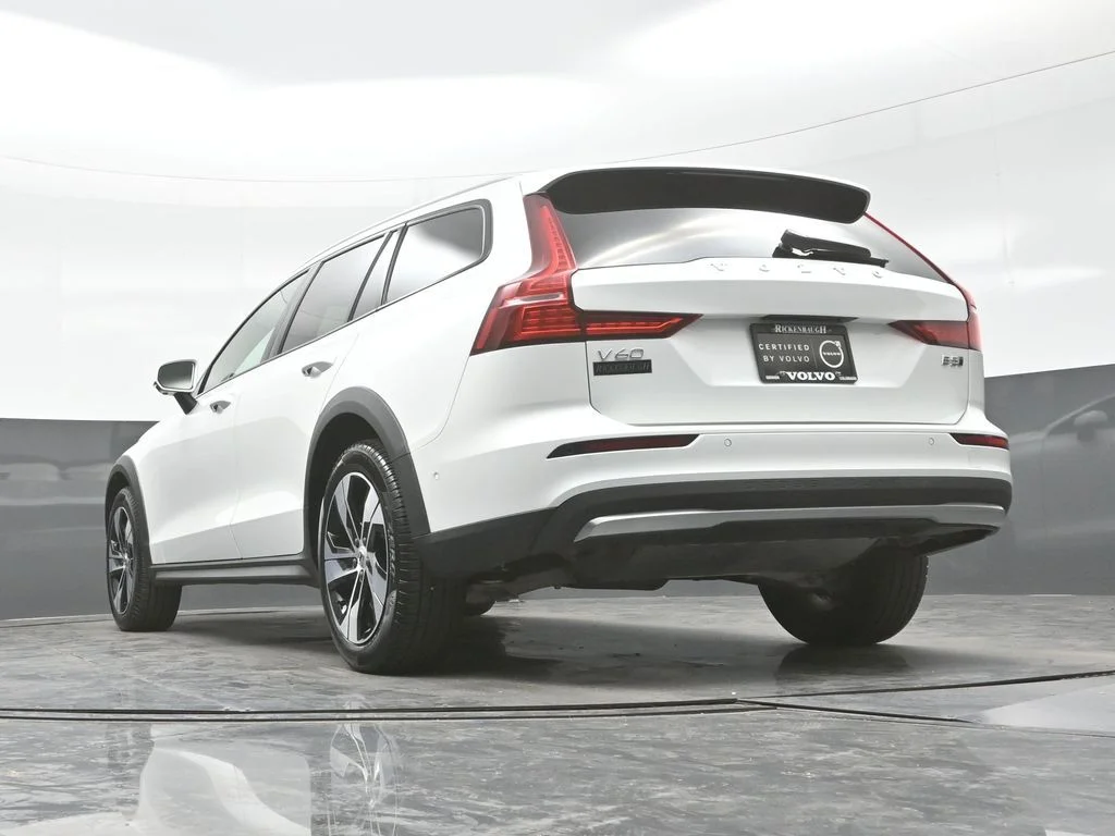 Certified Used 2026 Crystal White Volvo Plus image 23