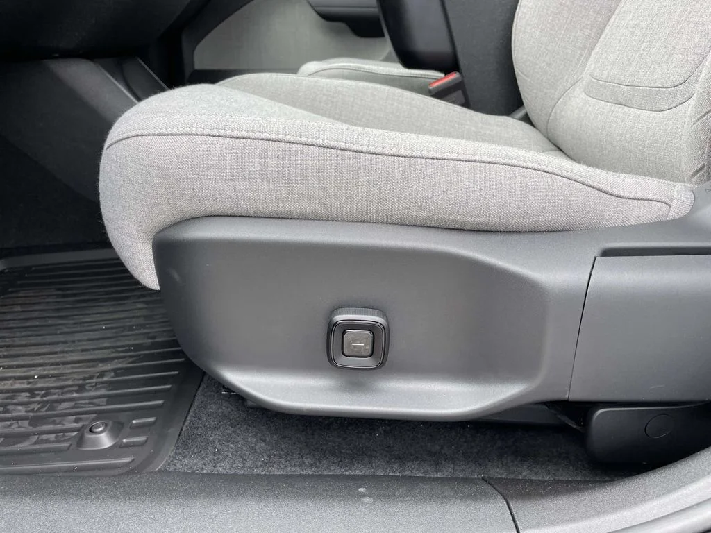 New 2025 Onyx Black Volvo Ultra image 8