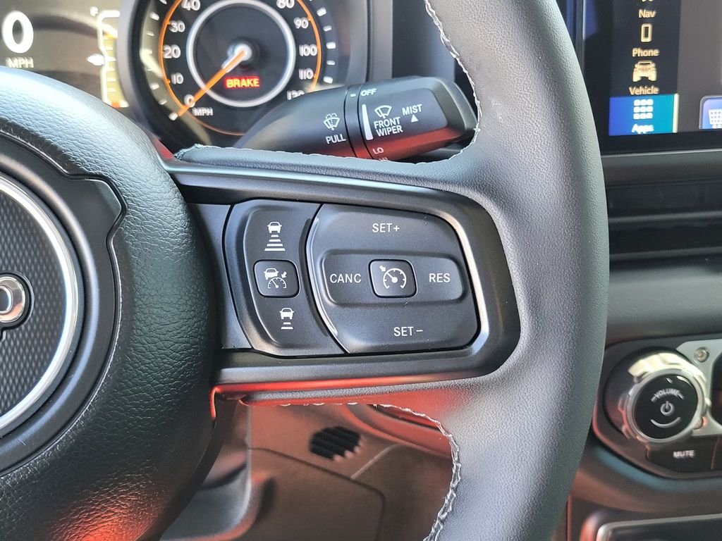 Used 2025 White Jeep Mojave image 26