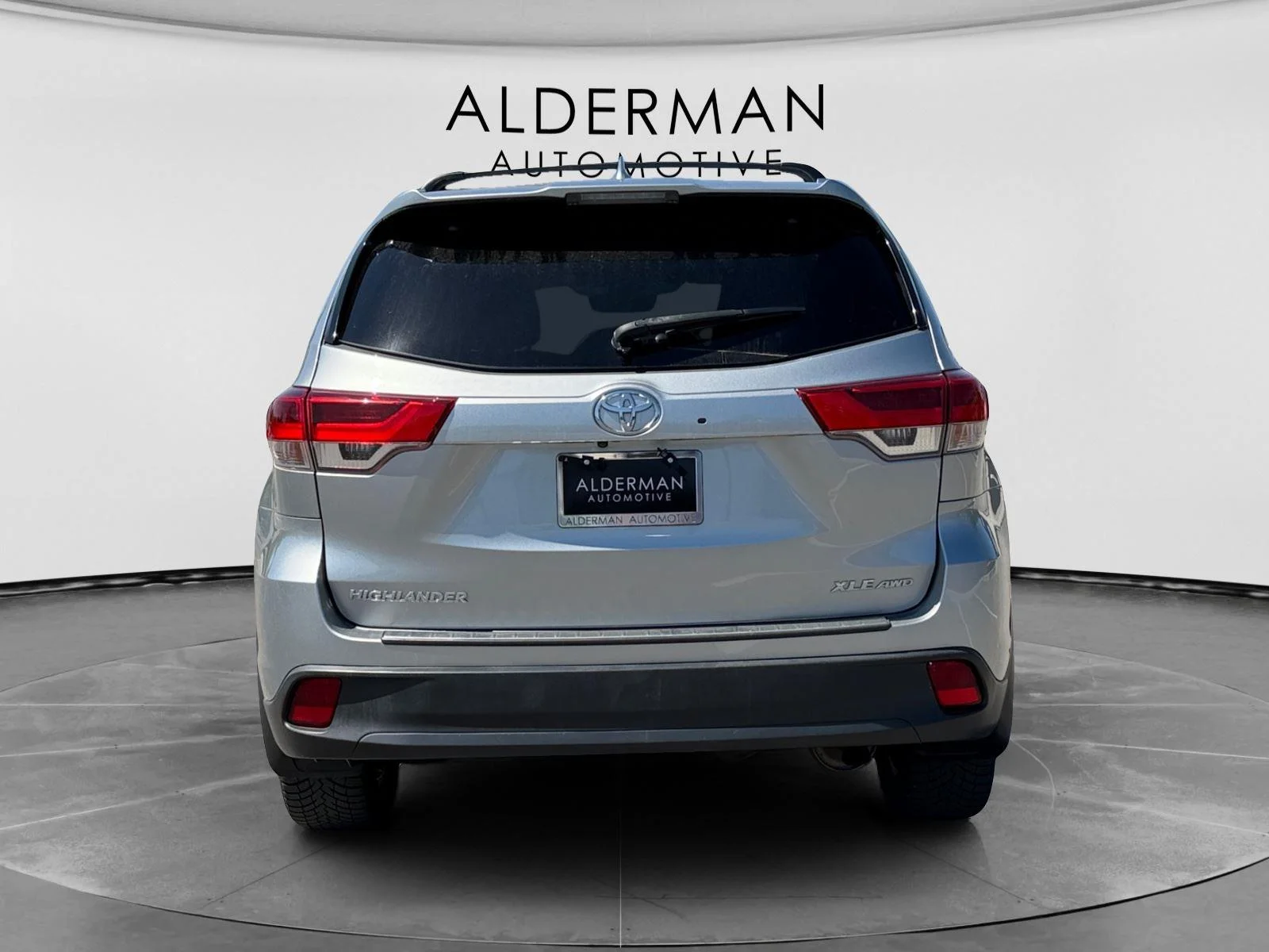Used 2019 Celestial Silver Metallic Toyota XLE image 4