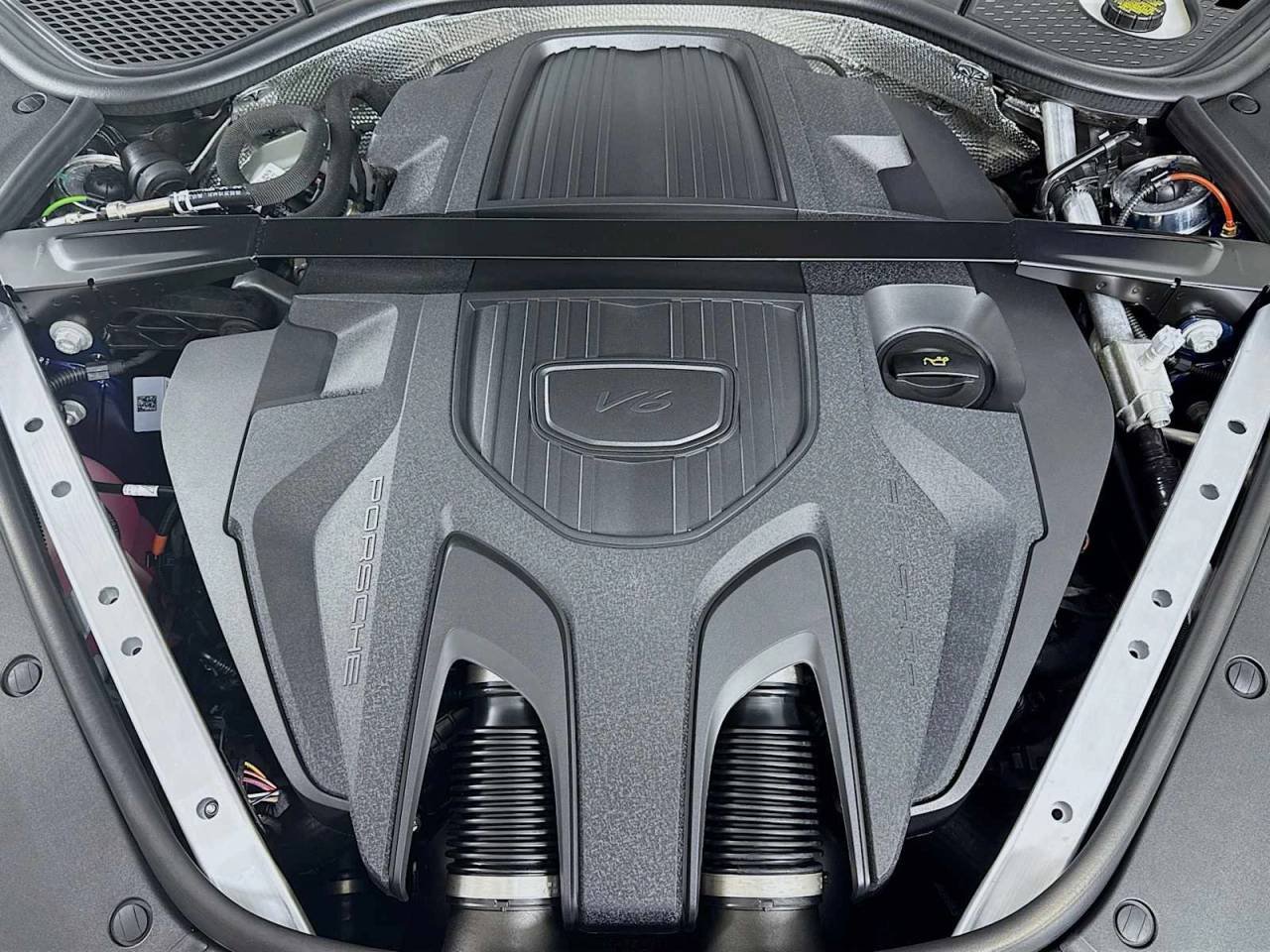 New 2026 Gentian Blue Metallic Porsche 4 image 31
