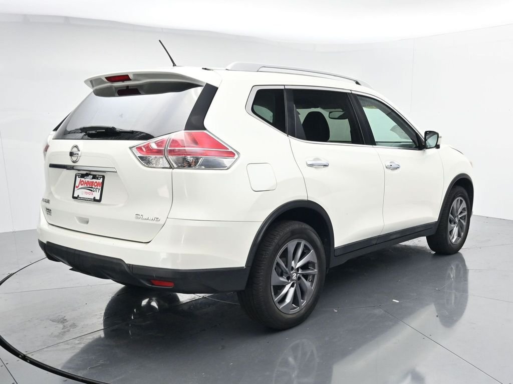 Used 2016 White Nissan SL image 7