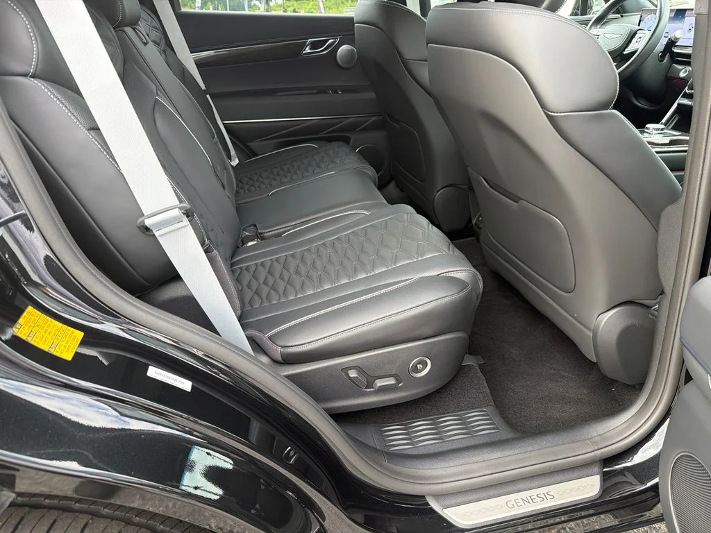 Used 2025 Black Genesis 3.5T e-SC image 15