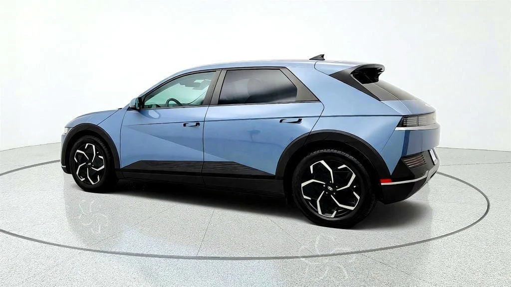 Used 2023 Lucid Blue Hyundai SE AWD image 7