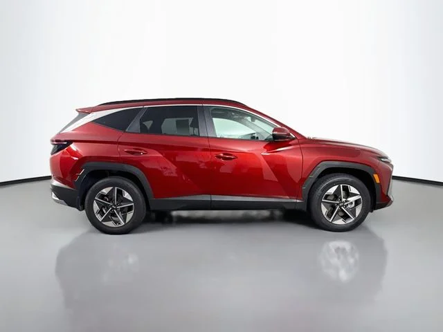 Used 2025 Red Hyundai SEL Convenience image 8