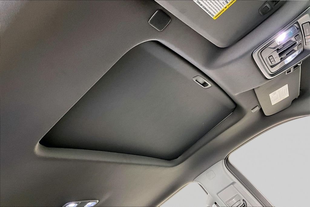 Used 2024 Silver GMC Denali image 27
