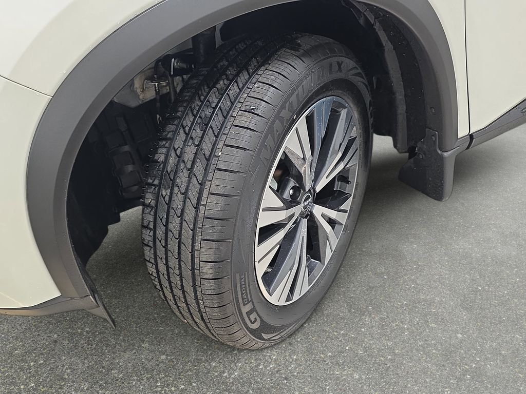 Used 2023 Pearl White Tricoat Nissan SV image 29