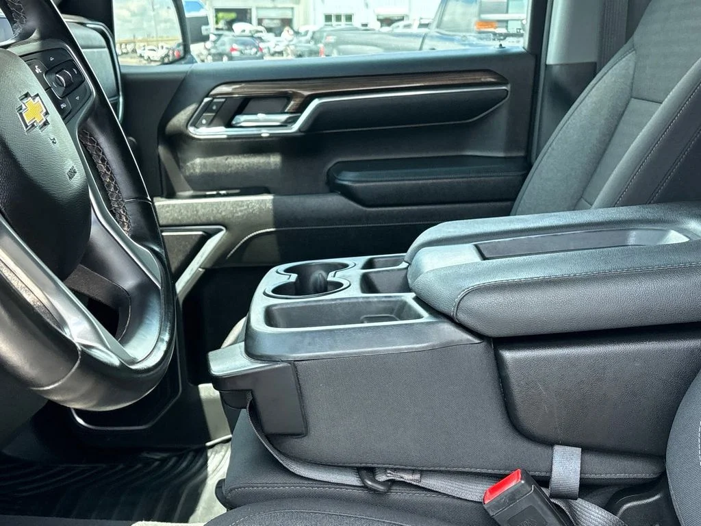 Used 2024 White Chevrolet LT image 11