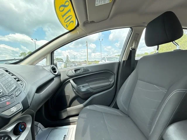 Used 2018 Gray Ford SE image 41