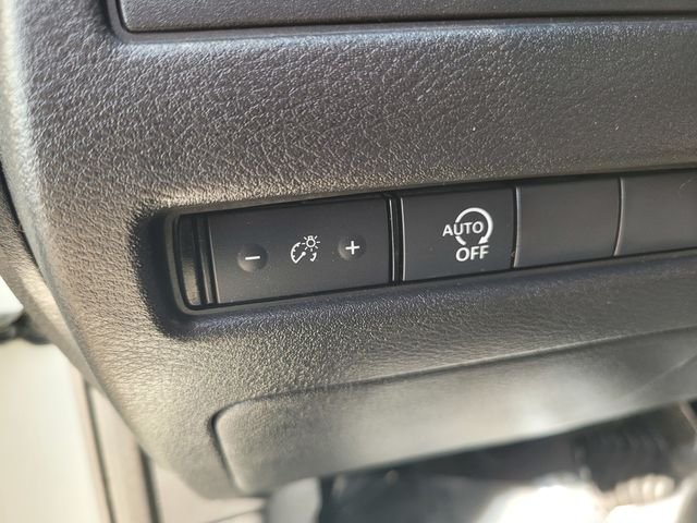 Used 2023 White Nissan S image 19